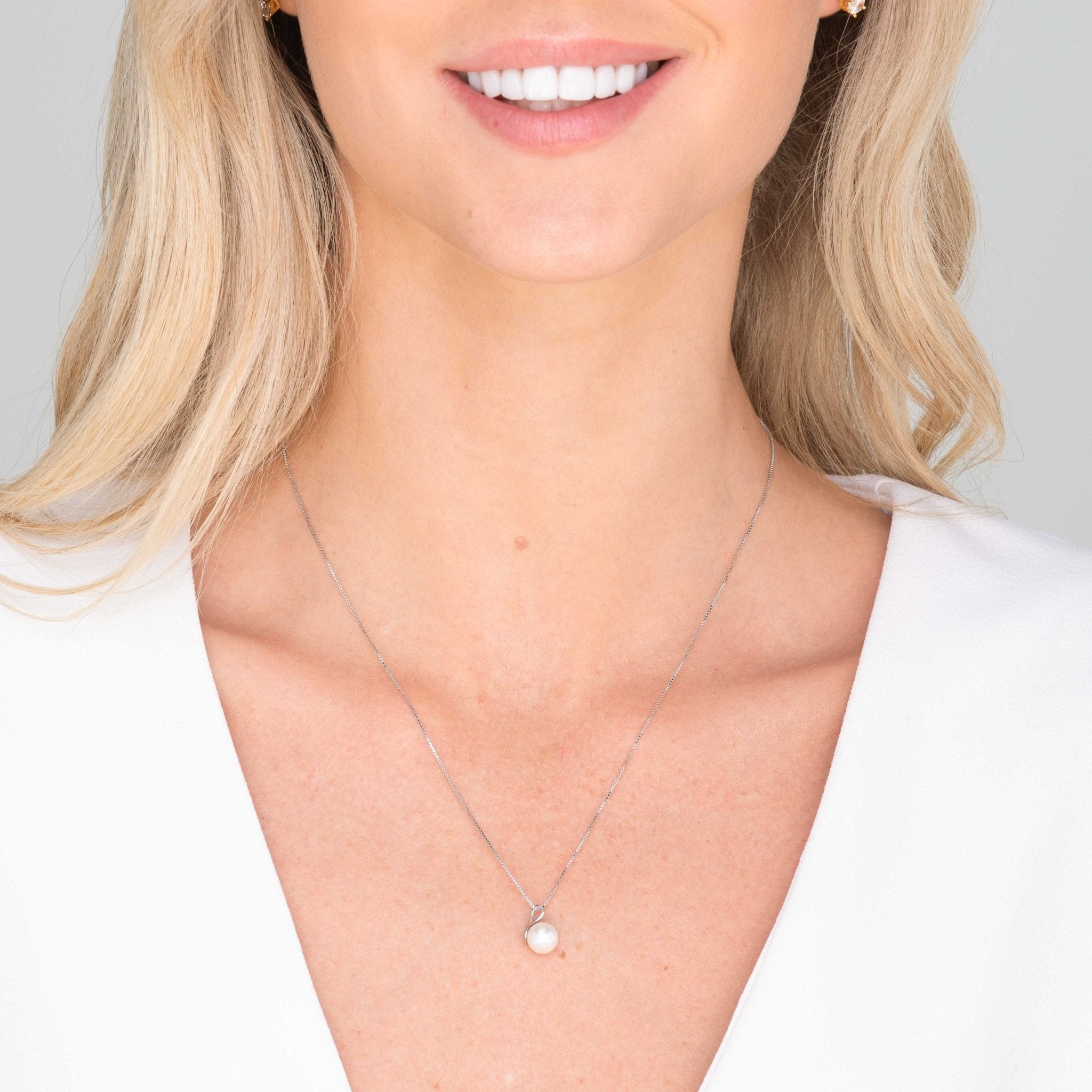 Classic Freshwater Pearl Drop Necklace - Camile & Stone