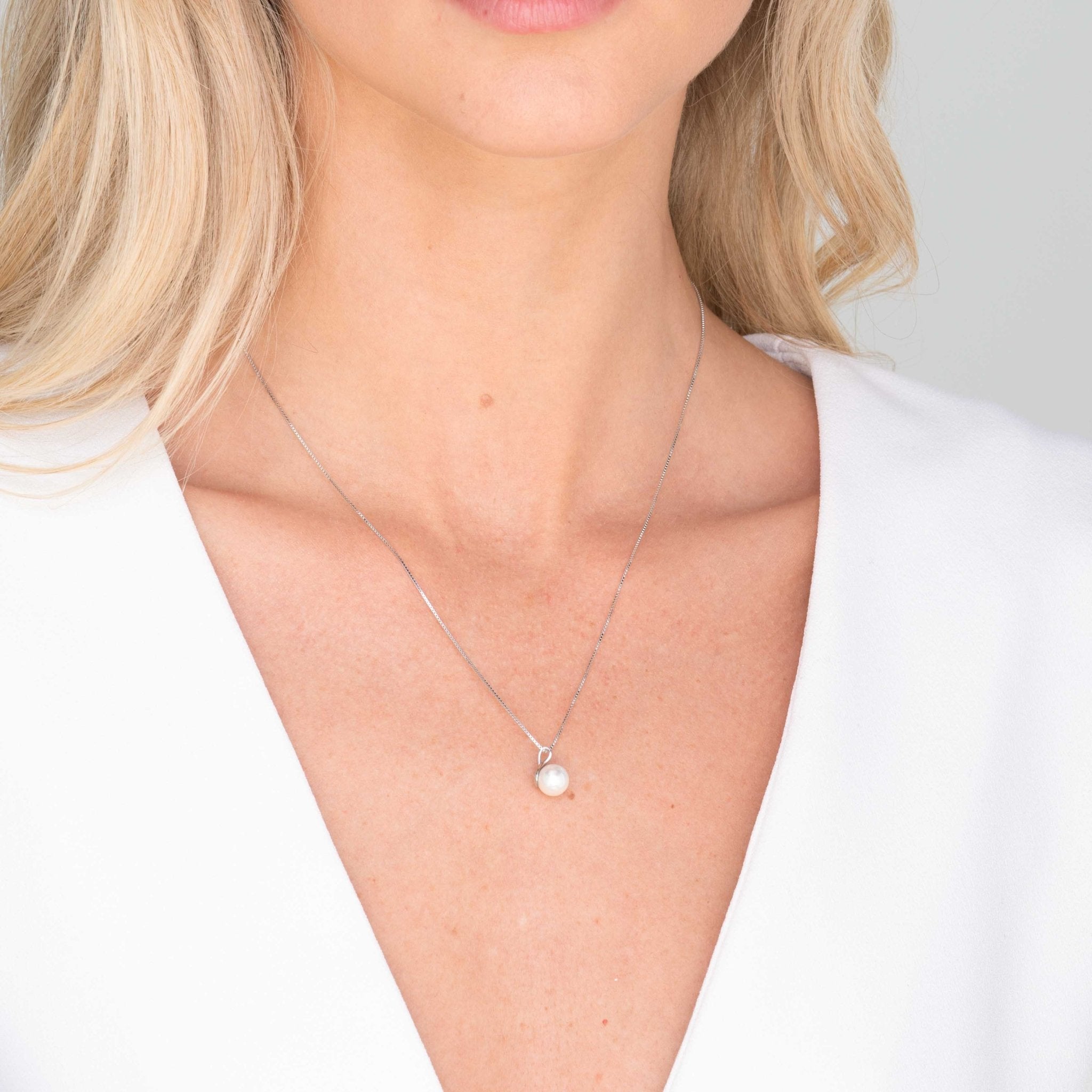 Classic Freshwater Pearl Drop Necklace - Camile & Stone