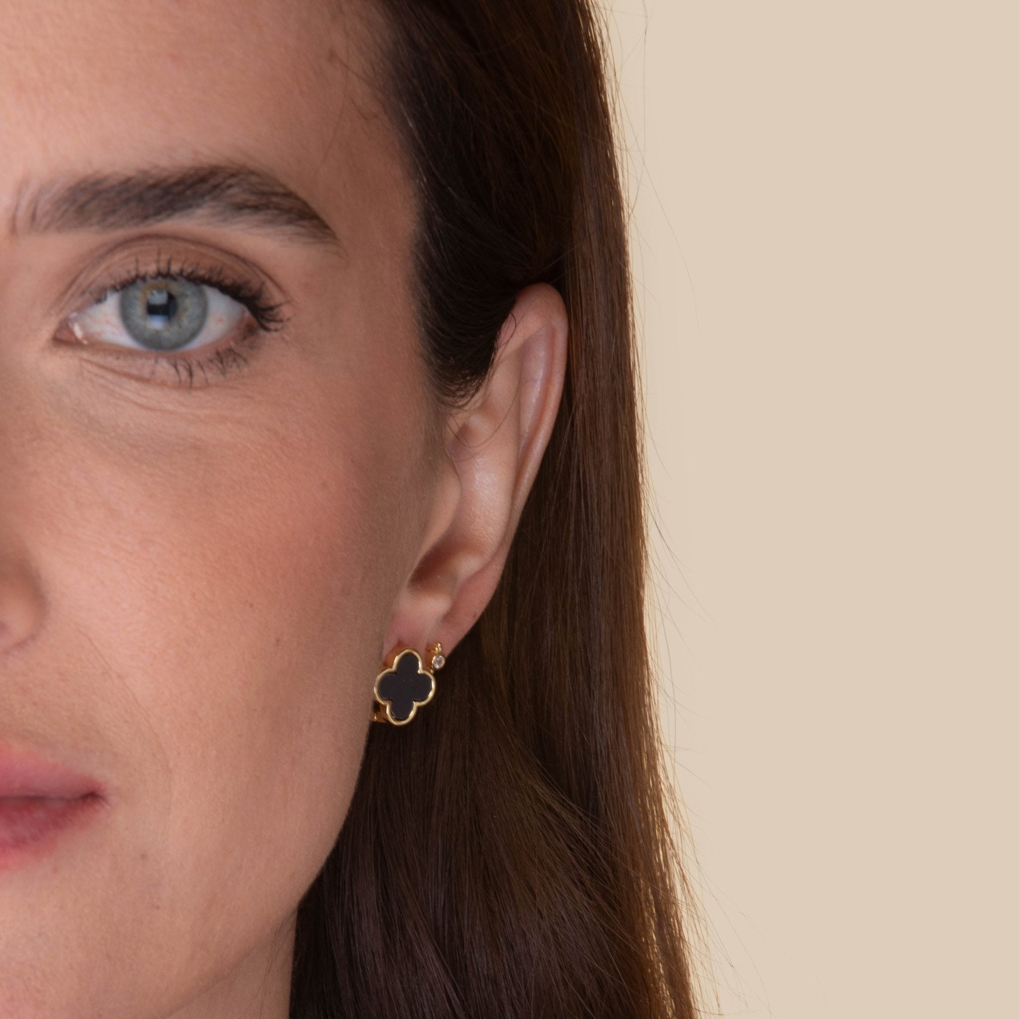 Clover Onyx Huggie Earrings - Camile & Stone