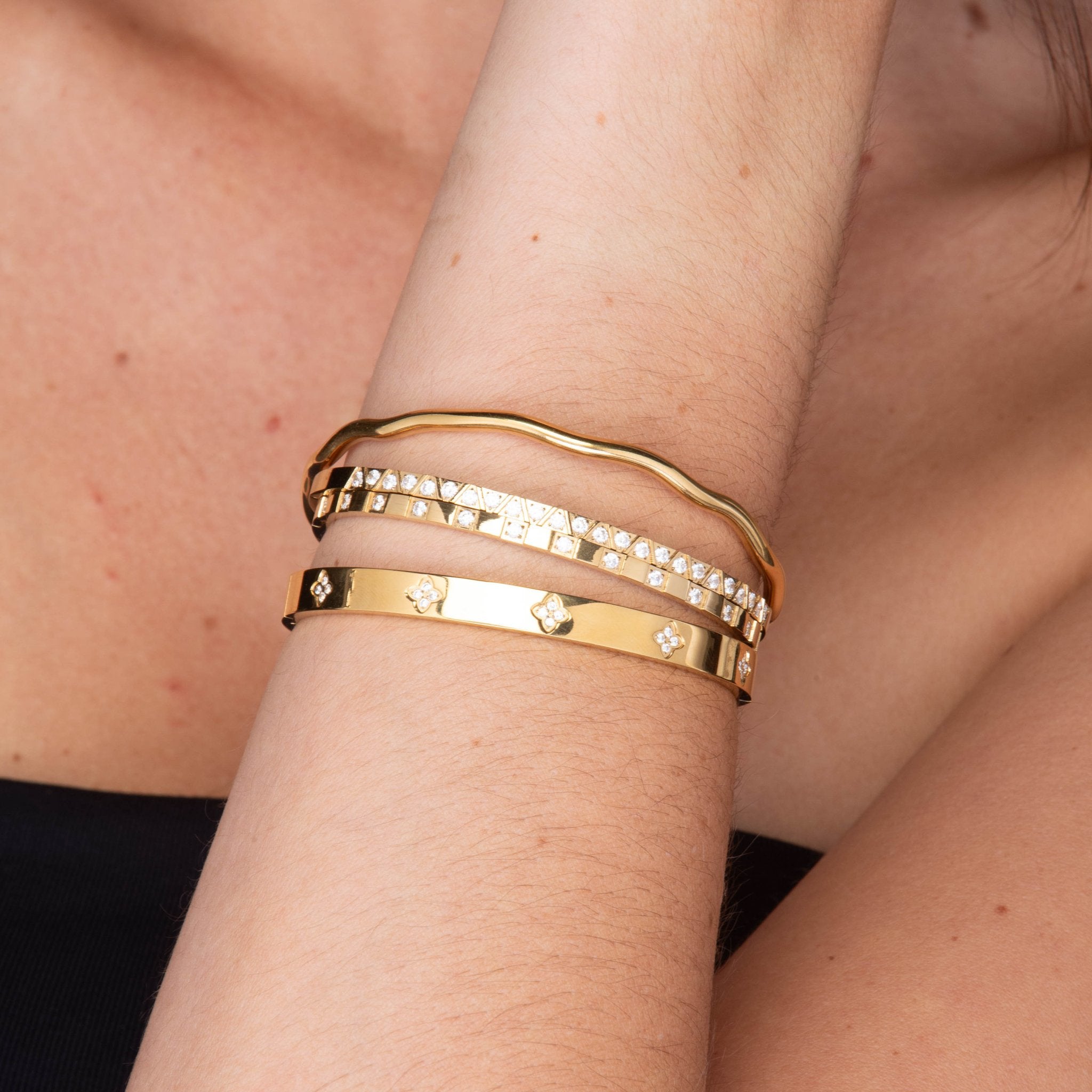 Clover Sapphire Hinged Bangle Bracelet - Camile & Stone