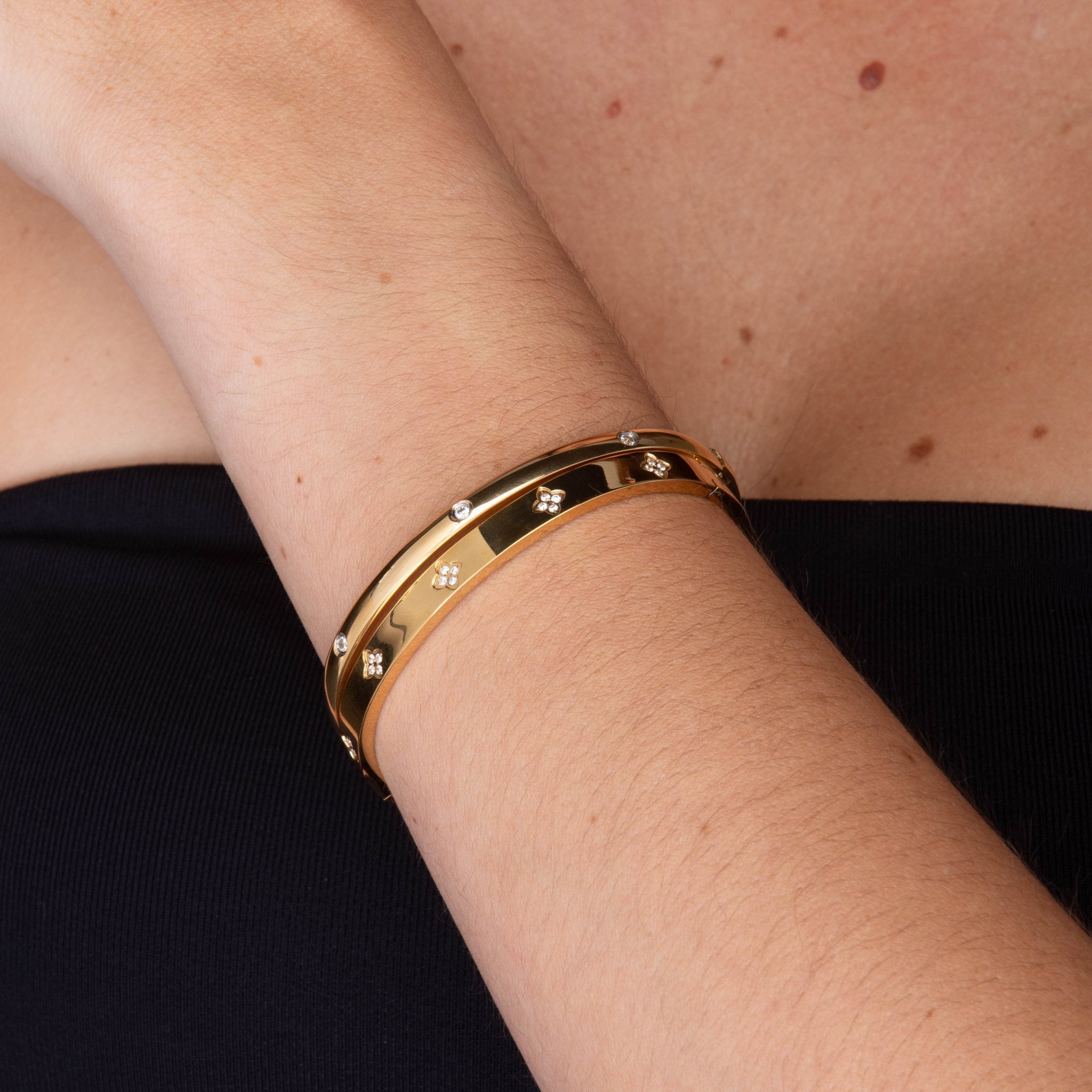 Clover Sapphire Hinged Bangle Bracelet - Camile & Stone