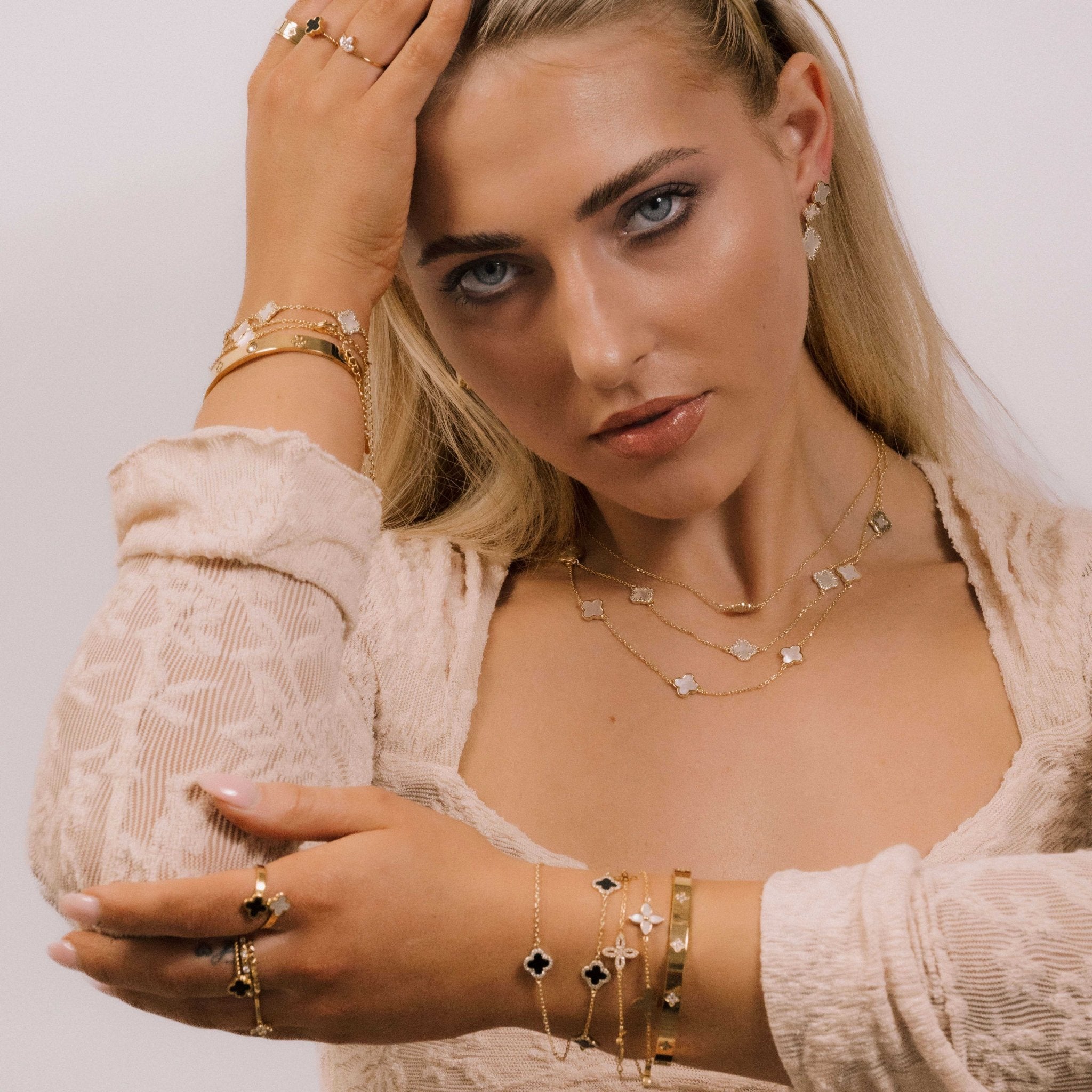 Clover Sapphire Hinged Bangle Bracelet - Camile & Stone