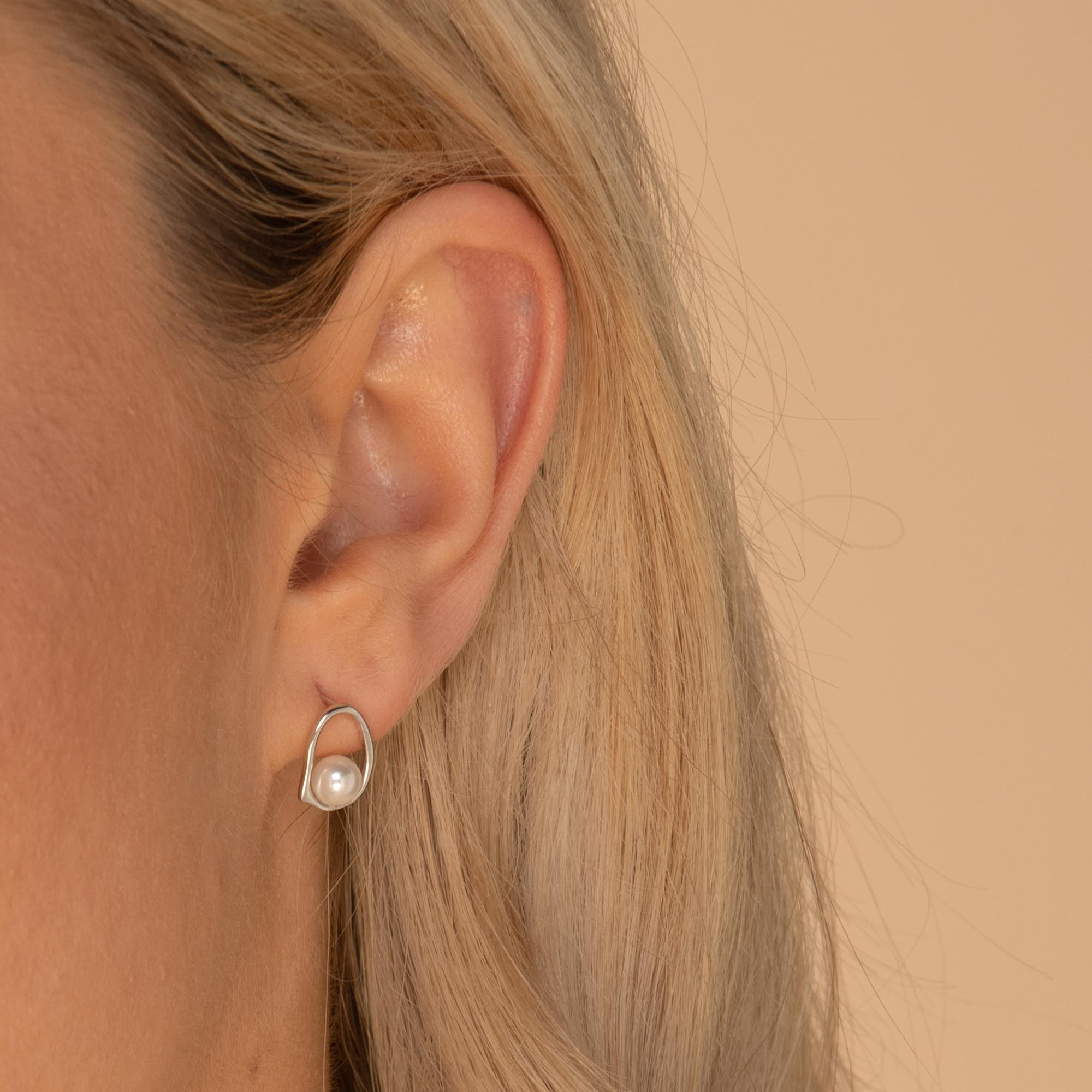 Floating Pearl Circular Stud Earrings - Camile & Stone