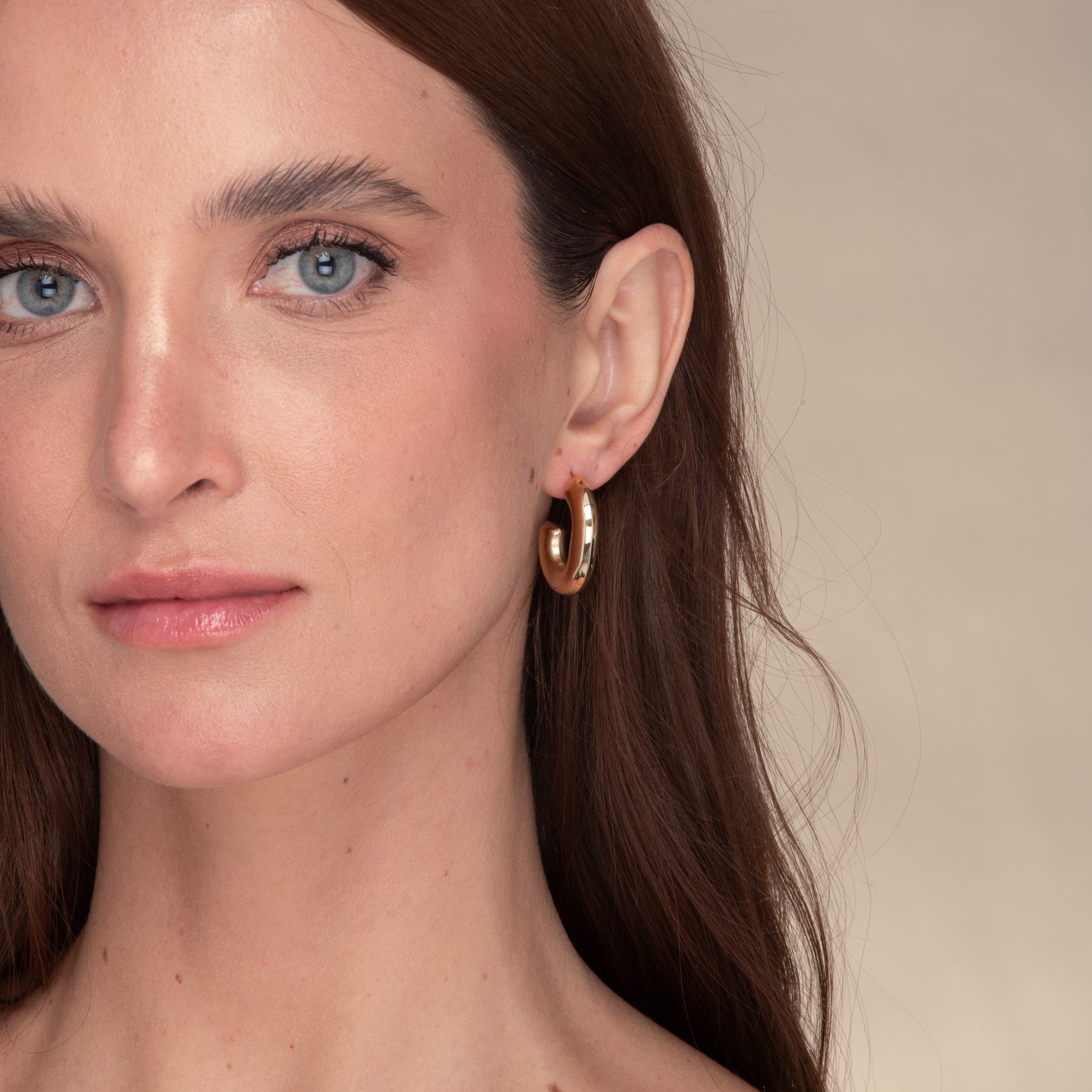 Hallie Huggie Earrings - Camile & Stone