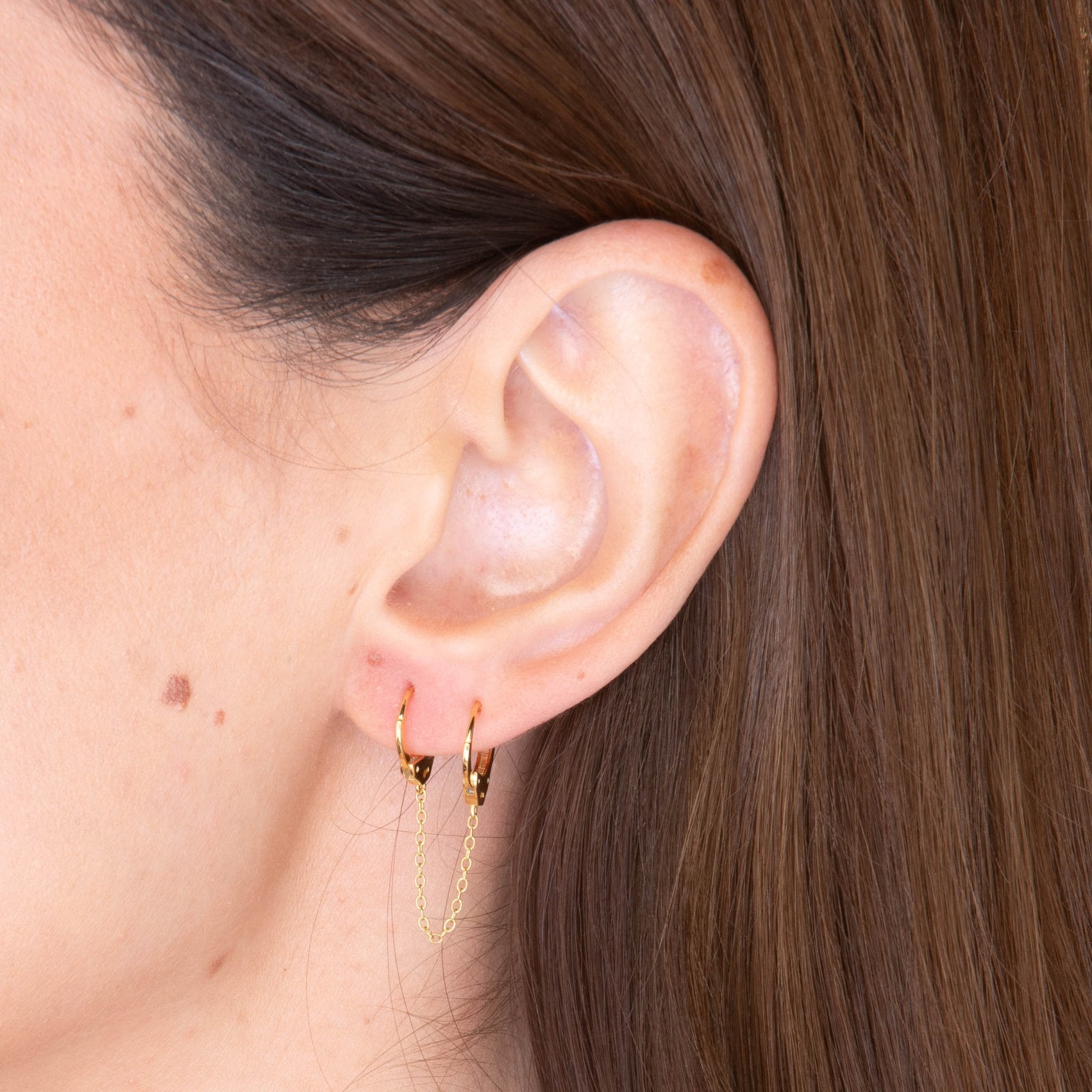 Handcuff Dangling Chain Huggie Single Earring - Camile & Stone