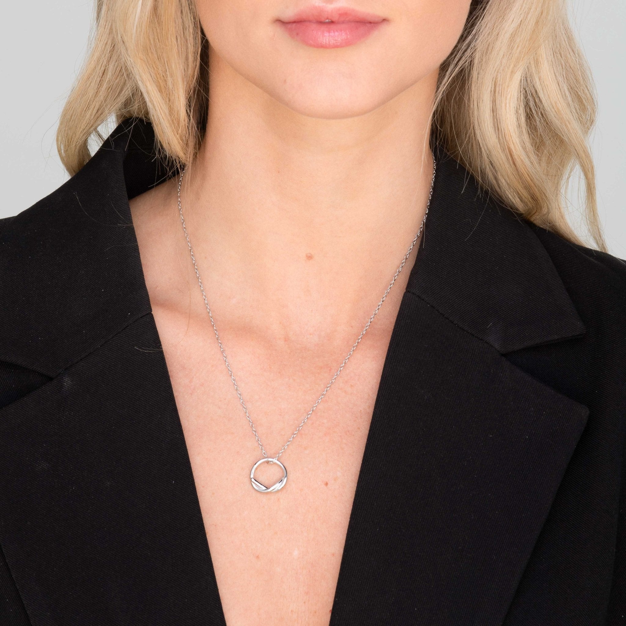 Love Knot Chain Necklace - Camile & Stone