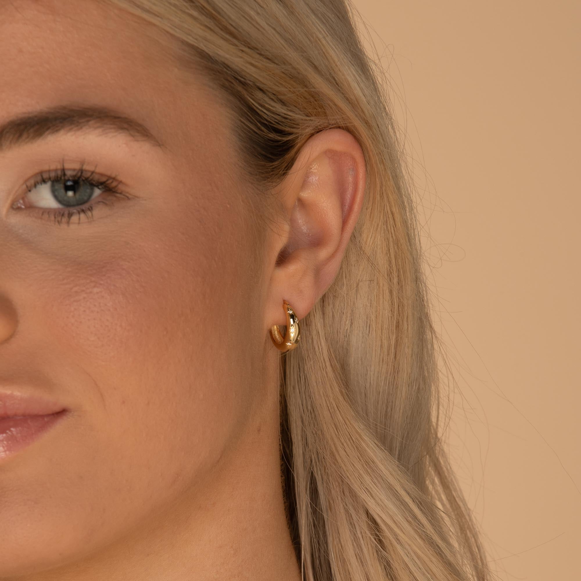 North Star Thick Sapphire Huggie Earrings - Camile & Stone