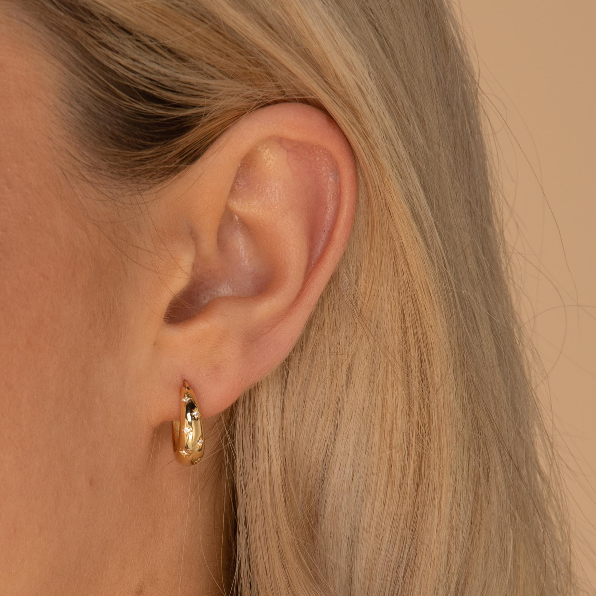 North Star Thick Sapphire Huggie Earrings - Camile & Stone