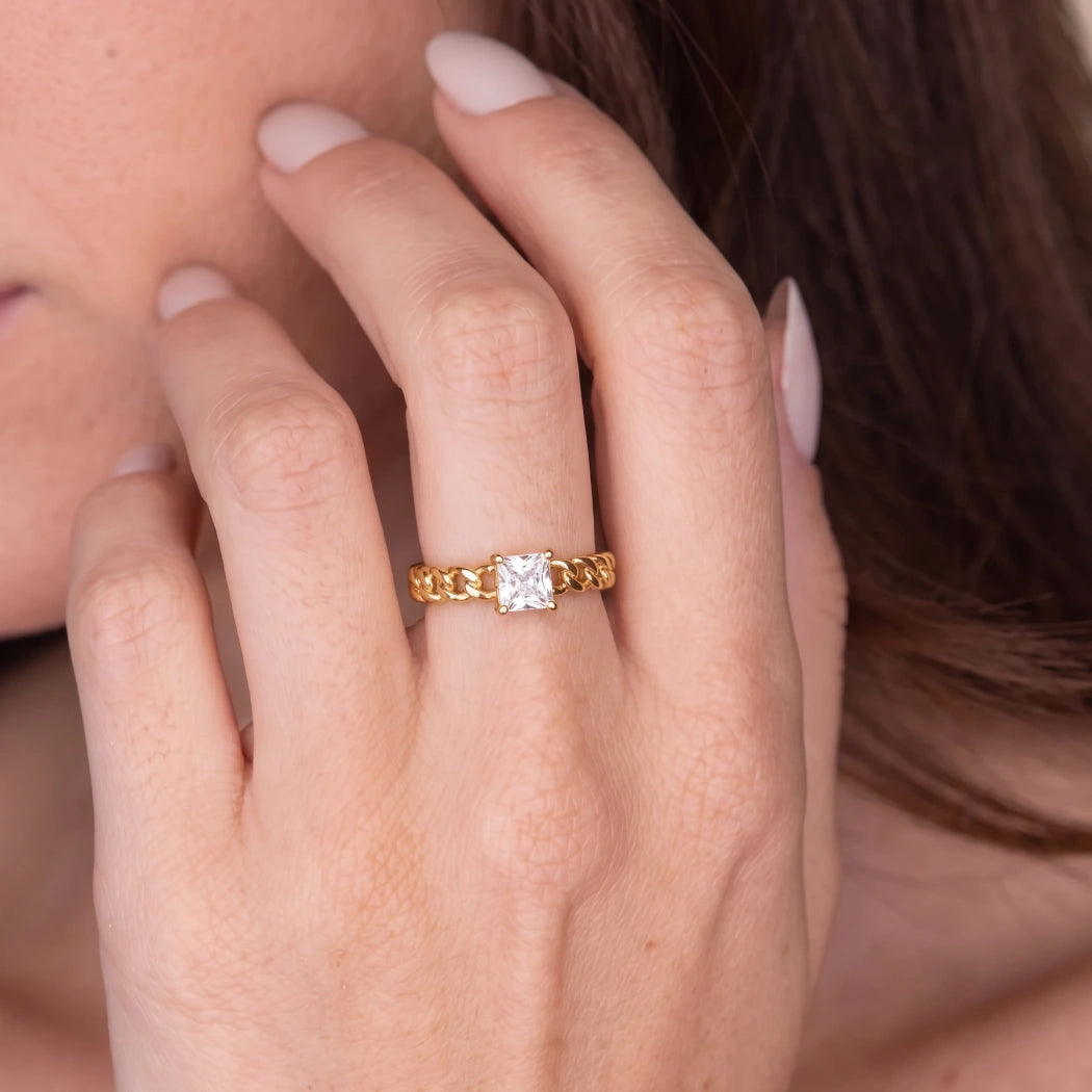 Vesa Cuban Square Ring