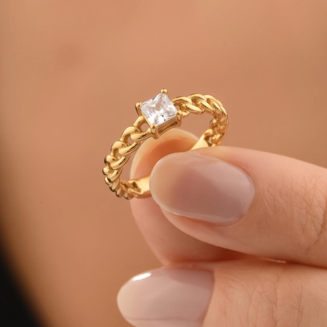 Vesa Cuban Square Ring
