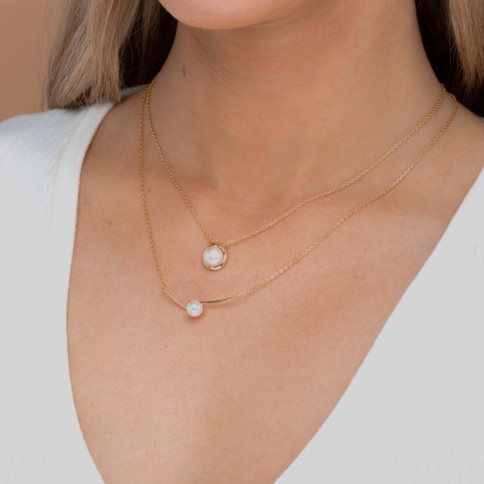 Linear Pearl Chain Necklace