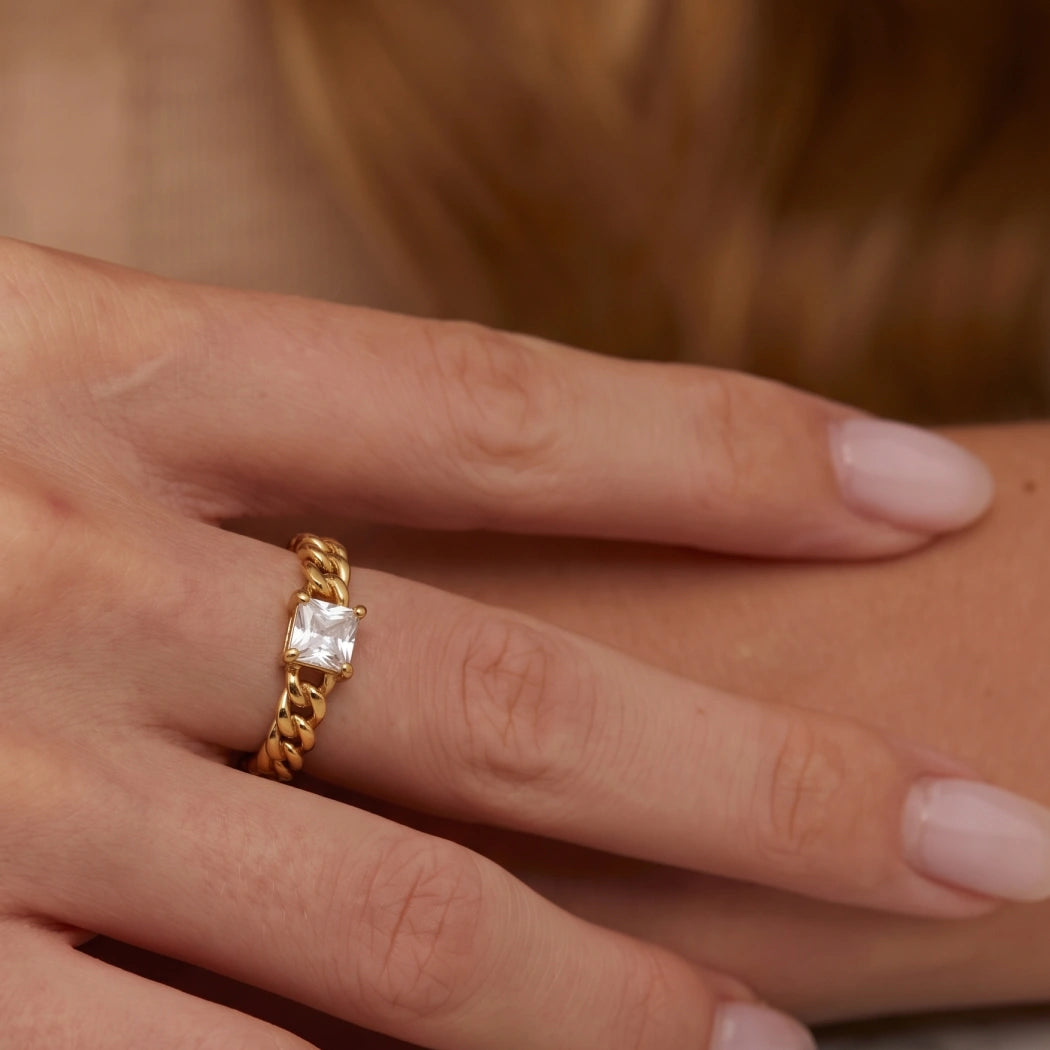 Vesa Cuban Square Ring